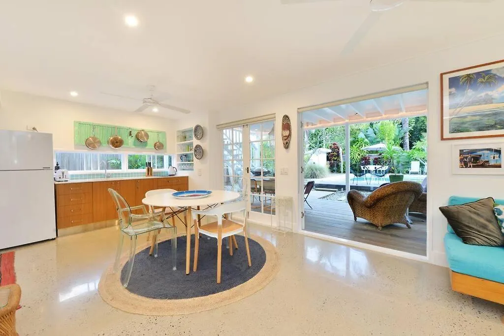 Jamaica Beach House, Port Douglas Apartment